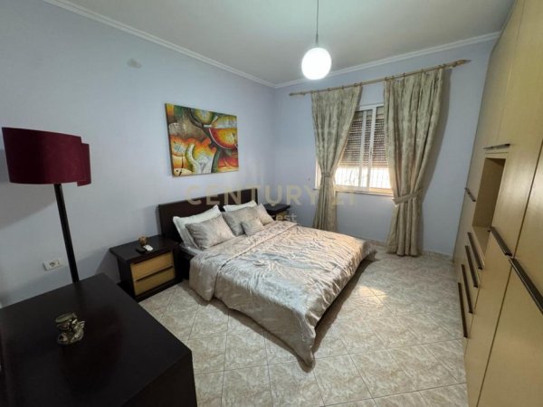 Tirane, jepet me qera shtepi 3+1 Kati 1, 120 m² 800 € (Rr. Nikolla Nela)