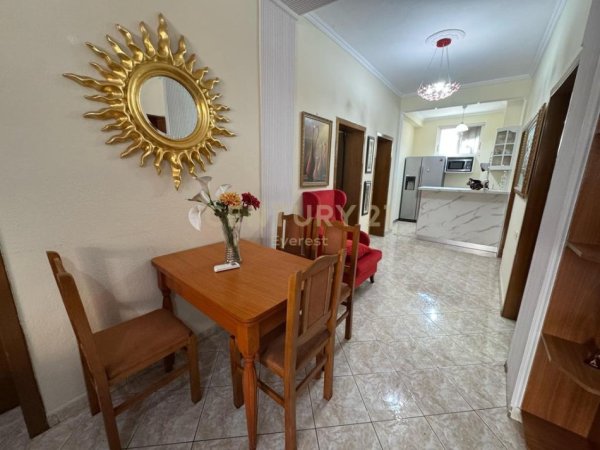 Tirane, jepet me qera shtepi 3+1 Kati 1, 120 m² 800 € (Rr. Nikolla Nela)