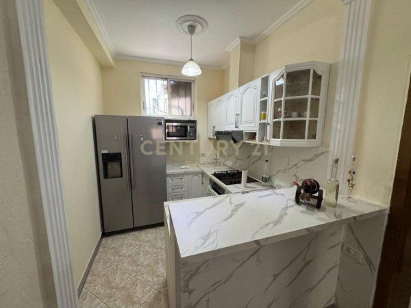 Tirane, jepet me qera shtepi 3+1 Kati 1, 120 m² 800 € (Rr. Nikolla Nela)