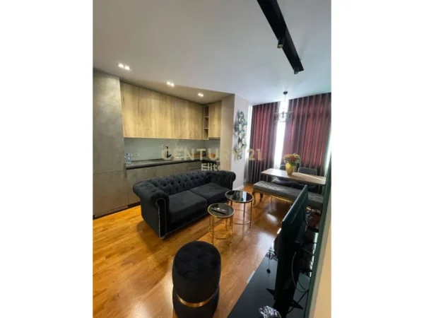 Tirane, jepet me qera apartament 1+1 Kati 6, 50 m² 750 € (ish blloku)