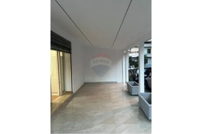 Tirane, jepet me qera ambjent biznesi Kati 0, 80 m² 500 € (Rr. Irfan Tomini)