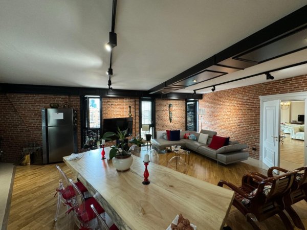 Tirane, shitet Kati 8, 250 m² 640.000 € (Sheshi Skënderbej)