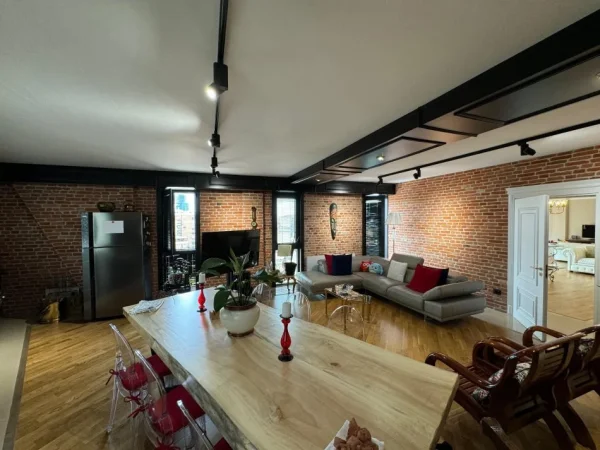 Tirane, shitet Kati 8, 250 m² 640.000 € (Sheshi Skënderbej)