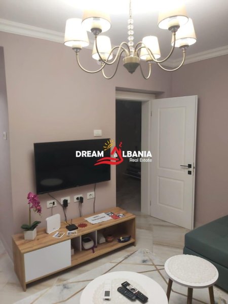 Tirane, jepet me qera apartament 1+1 , 80 m² 600 € 