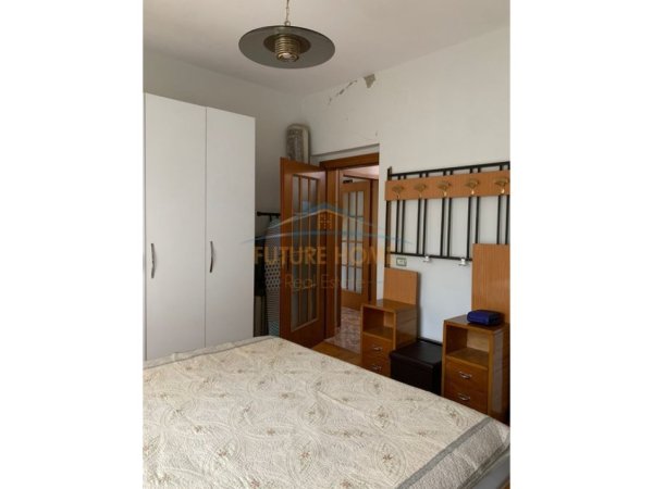 Tirane, jepet me qera apartament 1+1+Ballkon Kati 3, 55 m² 450 € 