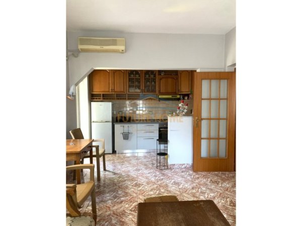 Tirane, jepet me qera apartament 1+1+Ballkon Kati 3, 55 m² 450 € 