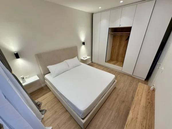Tirane, jepet me qera apartament 2+1 Kati 3, 85 m² 700 € (Prane Drejtorise se Policise Bulevardi Zhan Dark)