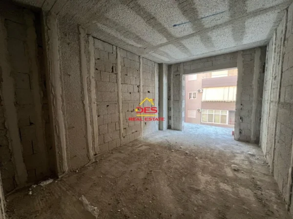 Vlore, shitet apartament 2+1+Ballkon Kati 3, 87 m² (Rruga Aleksandër Moisiu)