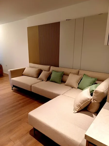 Shitet Apartament 2+1+Post Parkimi  290.000 € (Rr.Durresit)