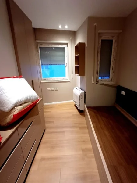 Shitet Apartament 2+1+Post Parkimi  290.000 € (Rr.Durresit)