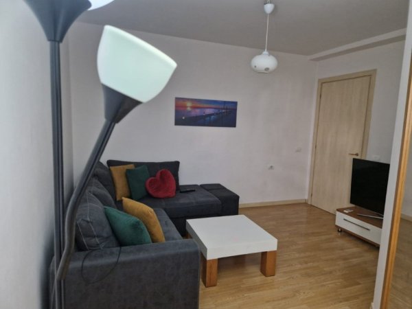 Tirane, jepet me qera apartament 1+1 Kati 2, 500 € (don bosko)