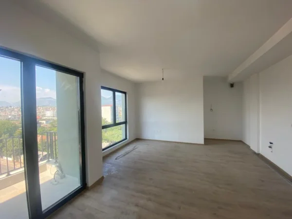 Tirane, shitet apartament 1+1+Ballkon Kati 5, 76 m² 135.000 € (Bulevardi i Ri)
