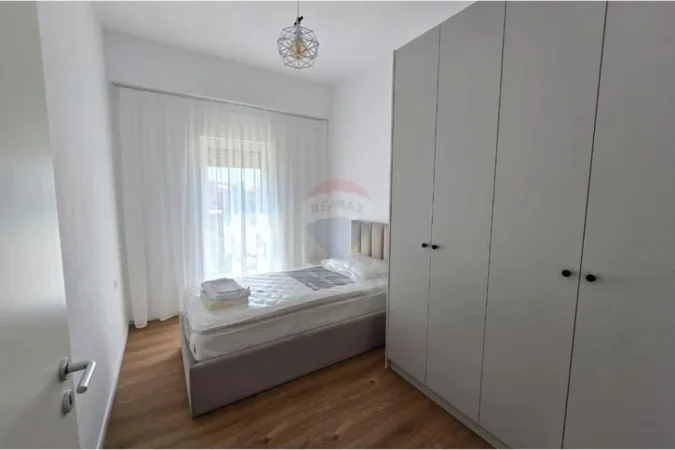 Tirane, jepet me qera apartament 2+1 , 85 m² 600 € (Kompleksi Kaimi)