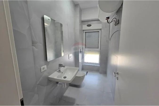 Tirane, jepet me qera apartament 2+1 , 85 m² 600 € (Kompleksi Kaimi)