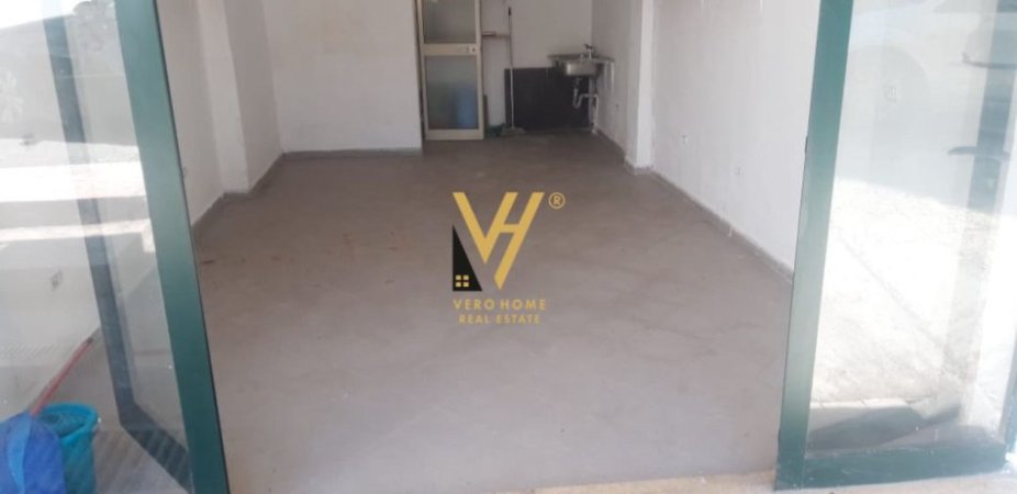 Tirane, jepet me qera dyqan Kati 0, 27 m² 300 € (SHALLVARET)