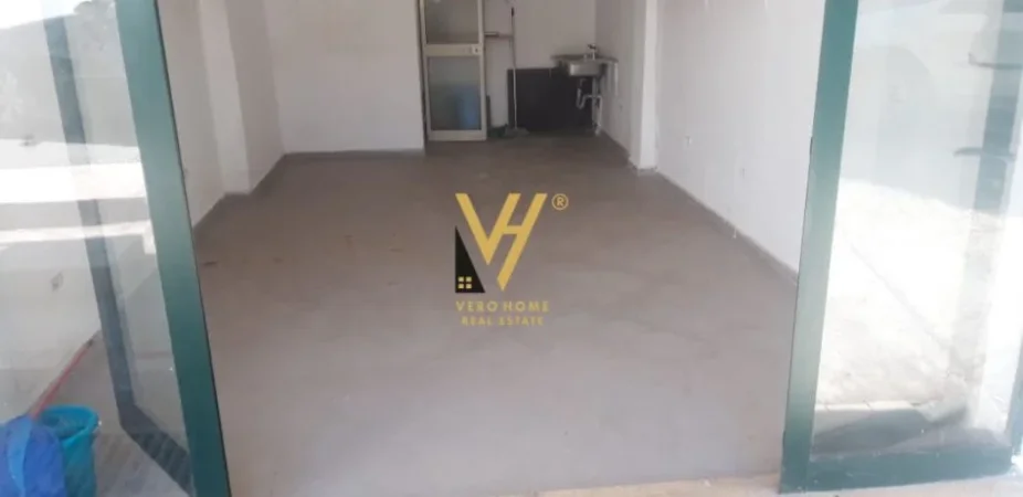 Tirane, jepet me qera dyqan Kati 0, 27 m² 300 € (SHALLVARET)