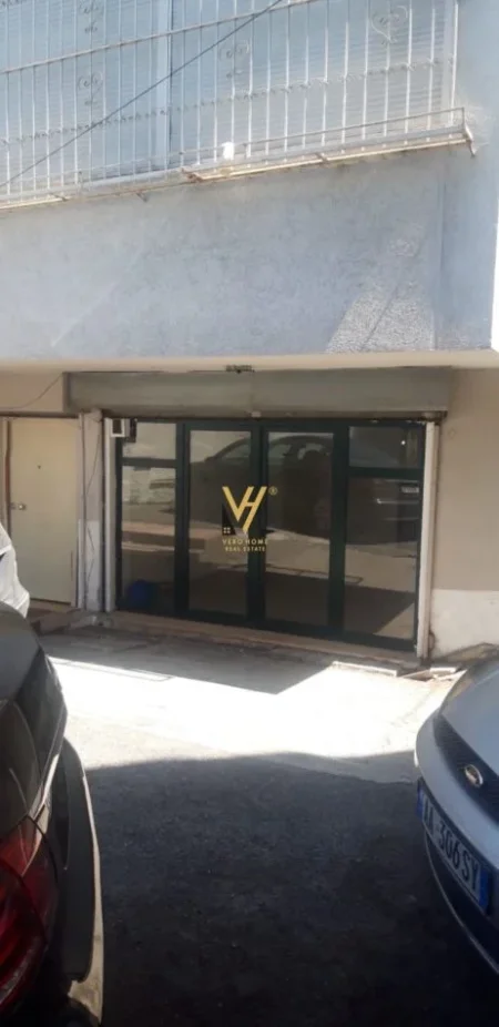 Tirane, jepet me qera dyqan Kati 0, 27 m² 300 € (SHALLVARET)
