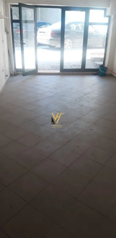 Tirane, jepet me qera dyqan Kati 0, 27 m² 300 € (SHALLVARET)