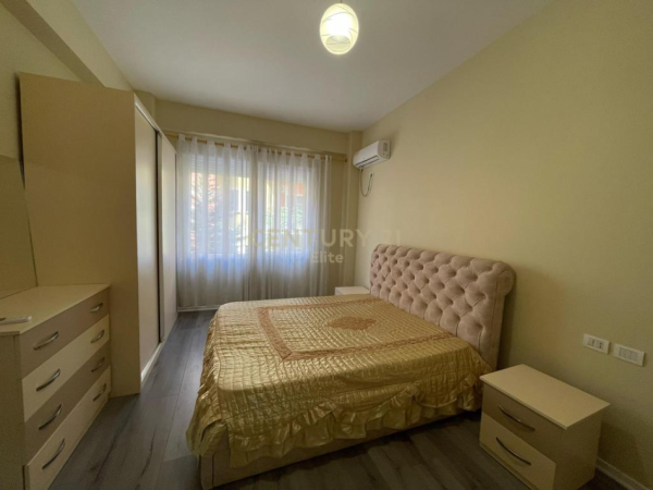 Tirane, jepet me qera apartament 2+1+Ballkon Kati 1, 116 m² 750 € (liqeni i thate)