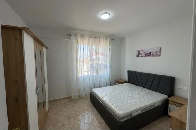 Tirane, jepet me qera apartament 1+1 , 72 m² 550 € (Kompleksi Kika 1)