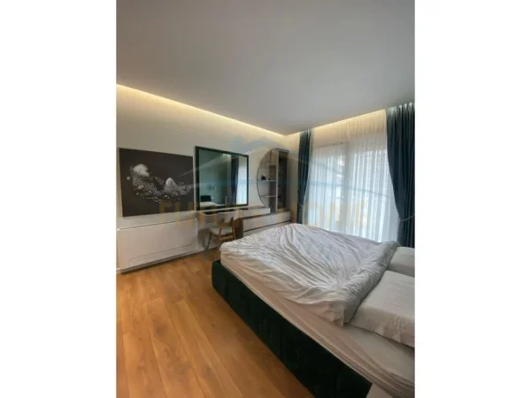 Jepet me Aera Apartament 2+1+ Post Parkimi Kati 5, Qender  1.200 €