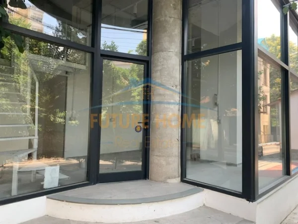 Tirane, jepet me qera ambjent biznesi Kati 0, 46 m² 600 € 