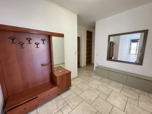 Tirane, jepet me qera ambjent biznesi , 137 m² 1.200 € 