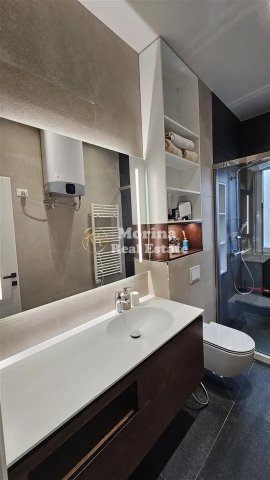 Tirane, shes apartament 3+1 Kati 1, 130 m² 320.000 € (Liqeni i thate)