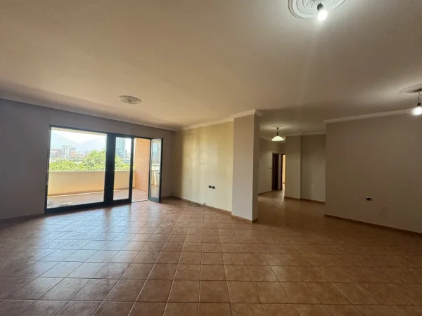 Tirane, jepet me qera ambjent biznesi Kati 7, 160 m² 1.900 € 