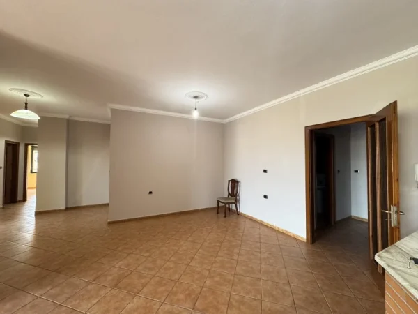 Tirane, jepet me qera ambjent biznesi Kati 7, 160 m² 1.900 € 