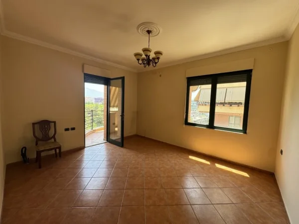 Tirane, jepet me qera ambjent biznesi Kati 7, 160 m² 1.900 € 