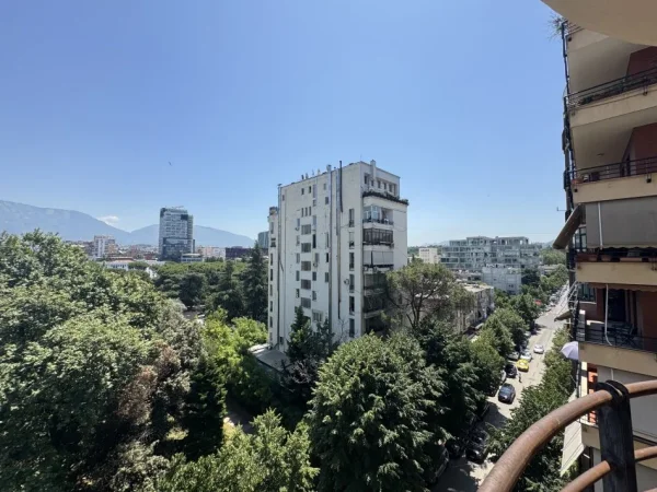 Tirane, jepet me qera ambjent biznesi Kati 7, 160 m² 1.900 € 