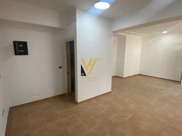 Tirane, jepet me qera dyqan Kati 0, 80 m² 500 € (VASIL SHANTO)