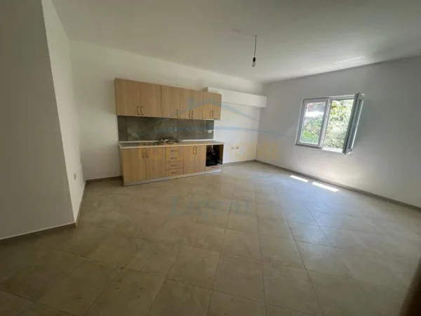 Shitet, Apartament 2+1, Ali Demi, Tiranë.