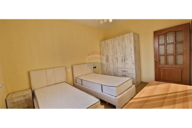 Tirane, jepet me qera apartament 2+1 , 120 m² 500 € (Rruga 5 maj)