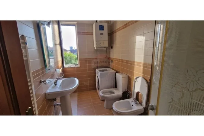 Tirane, jepet me qera apartament 2+1 , 120 m² 500 € (Rruga 5 maj)