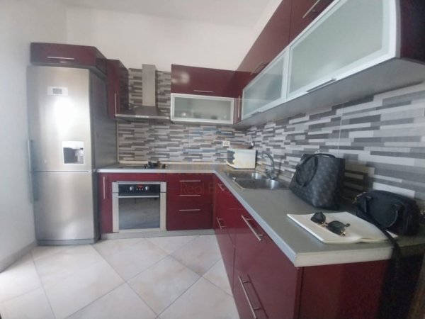 Tirane, jepet me qera apartament 2+1 Kati 6, 87 m² 600 € (Rruga Ferit Xhajko)