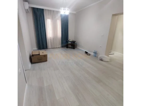 Tirane, jepet me qera ambjent biznesi Kati 1, 92 m² 750 € 