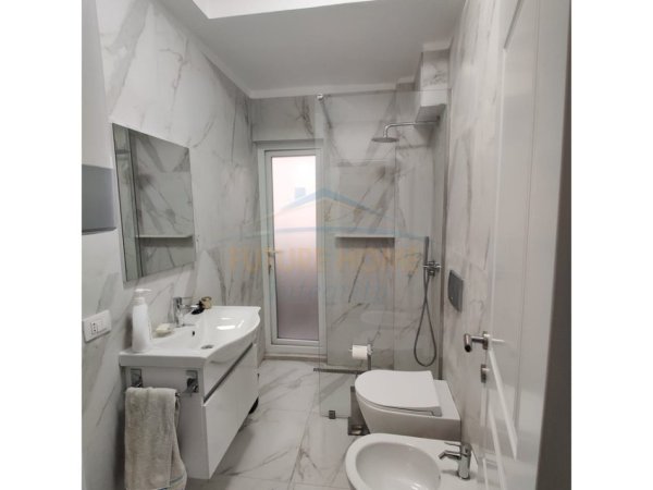 Tirane, jepet me qera ambjent biznesi Kati 1, 92 m² 750 € 