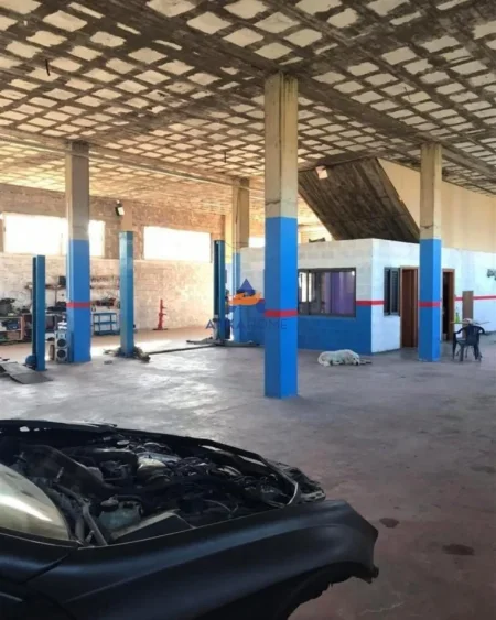 Tirane, jepet me qera magazine Kati 0, 600 m² 1.300 € (RRUGA STACIONI I TRENIT,VORË)