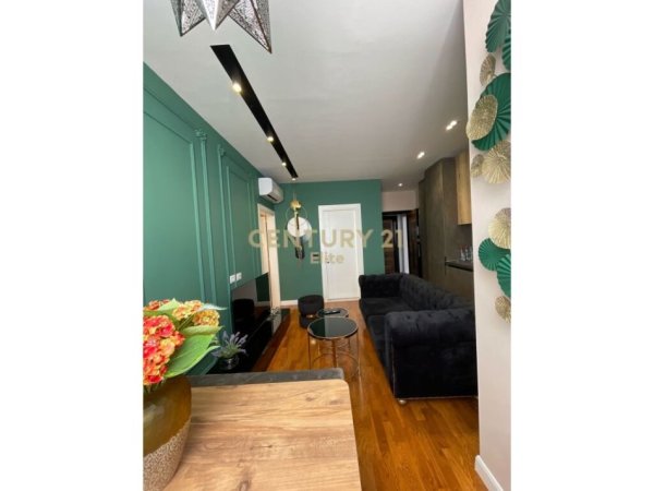 Tirane, jepet me qera apartament 1+1 Kati 6, 50 m² 750 € (Rr.Brigada e VIII)