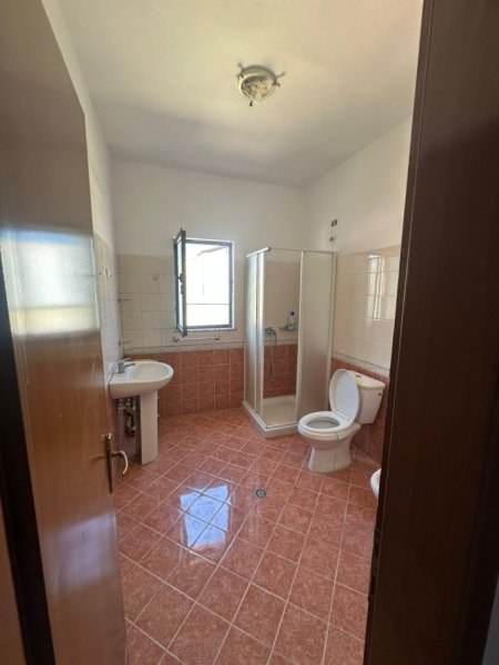 Durres, jepet me qera apartament 1+1+Ballkon , 70 m² 270 € (Ish Rajoni Policise)
