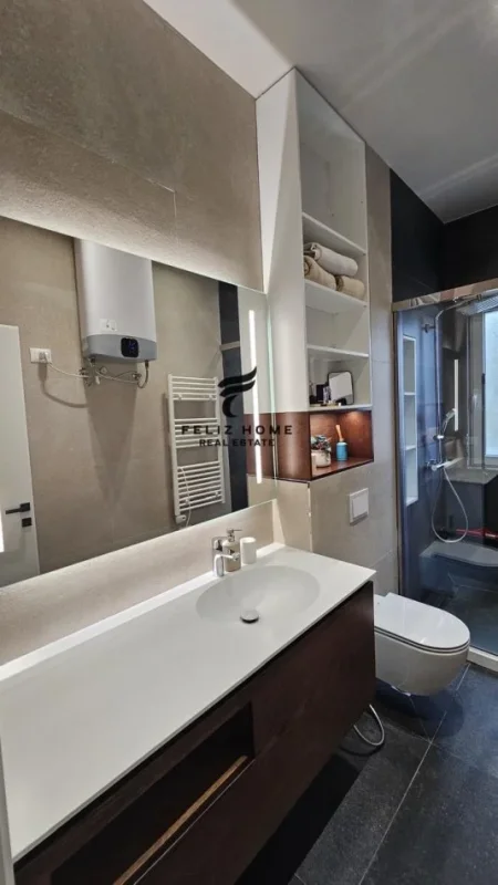 Tirane, jepet me qera apartament 3+1 Kati 1, 118 m² 1.150 € (LIQENI THATE)