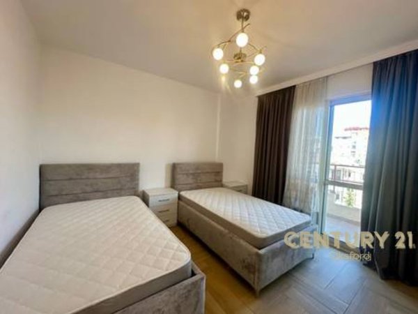 Tirane, jepet me qera apartament 2+1 Kati 4, 100 m² 800 € (Mozaiku i Tiranes)