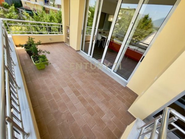 Tirane, jepet me qera apartament 2+1 Kati 2, 145 m² 950 € (LIQENI THATË)