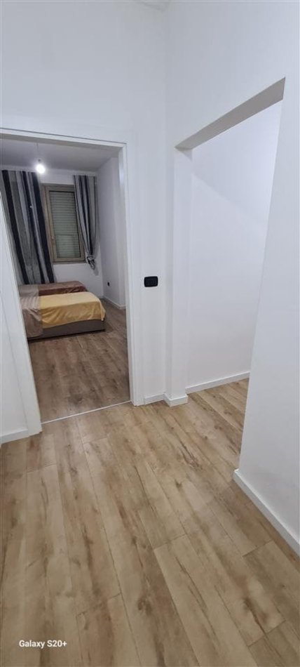 Tirane, jepet me qera apartament 2+1+Ballkon Kati 7, 80 m² 550 € (rruga e elbasanit)