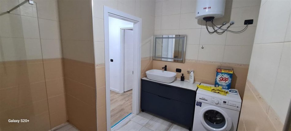 Tirane, jepet me qera apartament 2+1+Ballkon Kati 7, 80 m² 550 € (rruga e elbasanit)