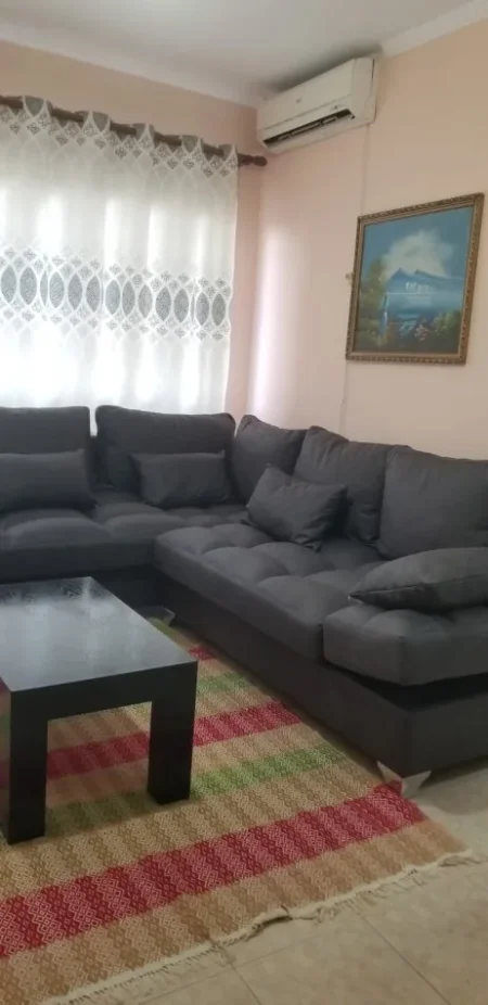 Tirane, jepet me qera apartament 1+1+Ballkon Kati 2, 70 m² 420 € (FUSHA E AVIACIONIT)