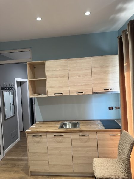Tirane, jepet me qera apartament+verande | Penthouse 1+1+Ballkon Kati 4, 60 m² 650 € (Rr Riza Jasa nr 123/1)