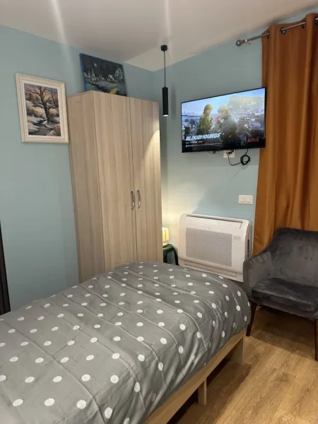 Tiranë. Jepet me qera apartament 1+1 Pazari i Ri. Penthouse 1+1+Ballkon Kati 4, 60 m² 5000 € (Rr Riza Jasa nr 123/1)